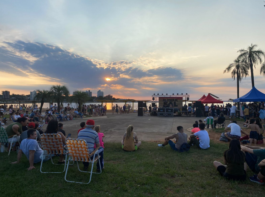 Música al aire libre: «Al caer el sol» continúa vibrando en el brete de Posadas