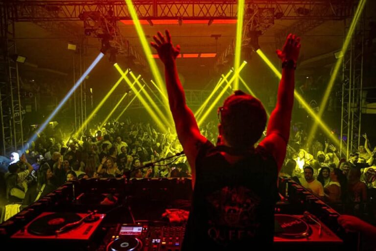 Vuelve la Reencuentro: Posadas se prepara para una noche de nostalgia