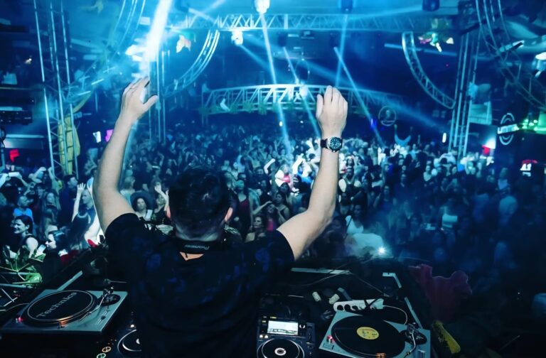 Vuelve la Reencuentro a UMMA: Noche de clásicos con DJ Martín Cortés